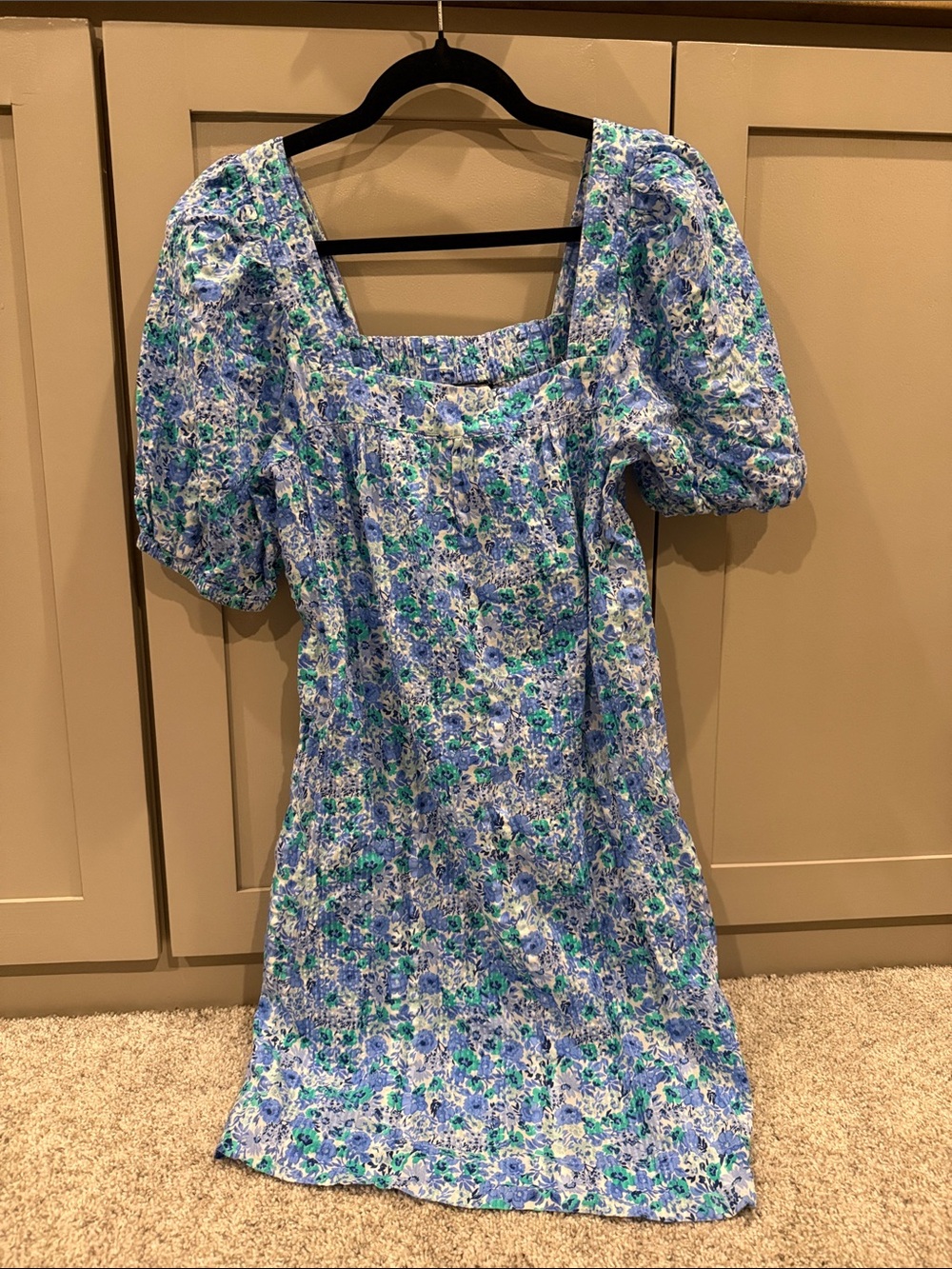 NWOT Vineyard Vines Smocked Floral Dress